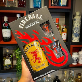 Kit Licor de Whisky Fireball 750ml + 2 Copos Shot